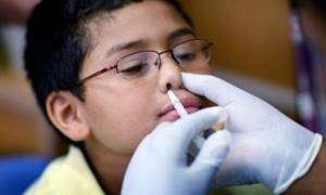Для снятия отека при аллергическом рините у детей суспензию капают в нос