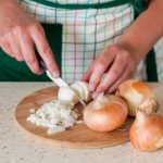 how to cut onions and not cry