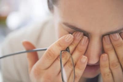 Какие упражнения для глаз могут помочь при лечении астигматизма и восстановлении зрения?