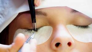Красные глаза после наращивания ресниц? Важная информация о химическом ожоге слизистой, аллергии и способах лечения