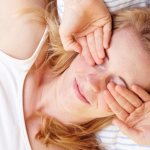 Почему больно открывать глаза после сна