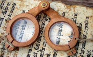 Предшественники современных очков были изобретены в XII веке в Италии