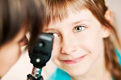 У ребёнка красные глаза: признаки патологии и основные терапевтические методы для снятия покраснения